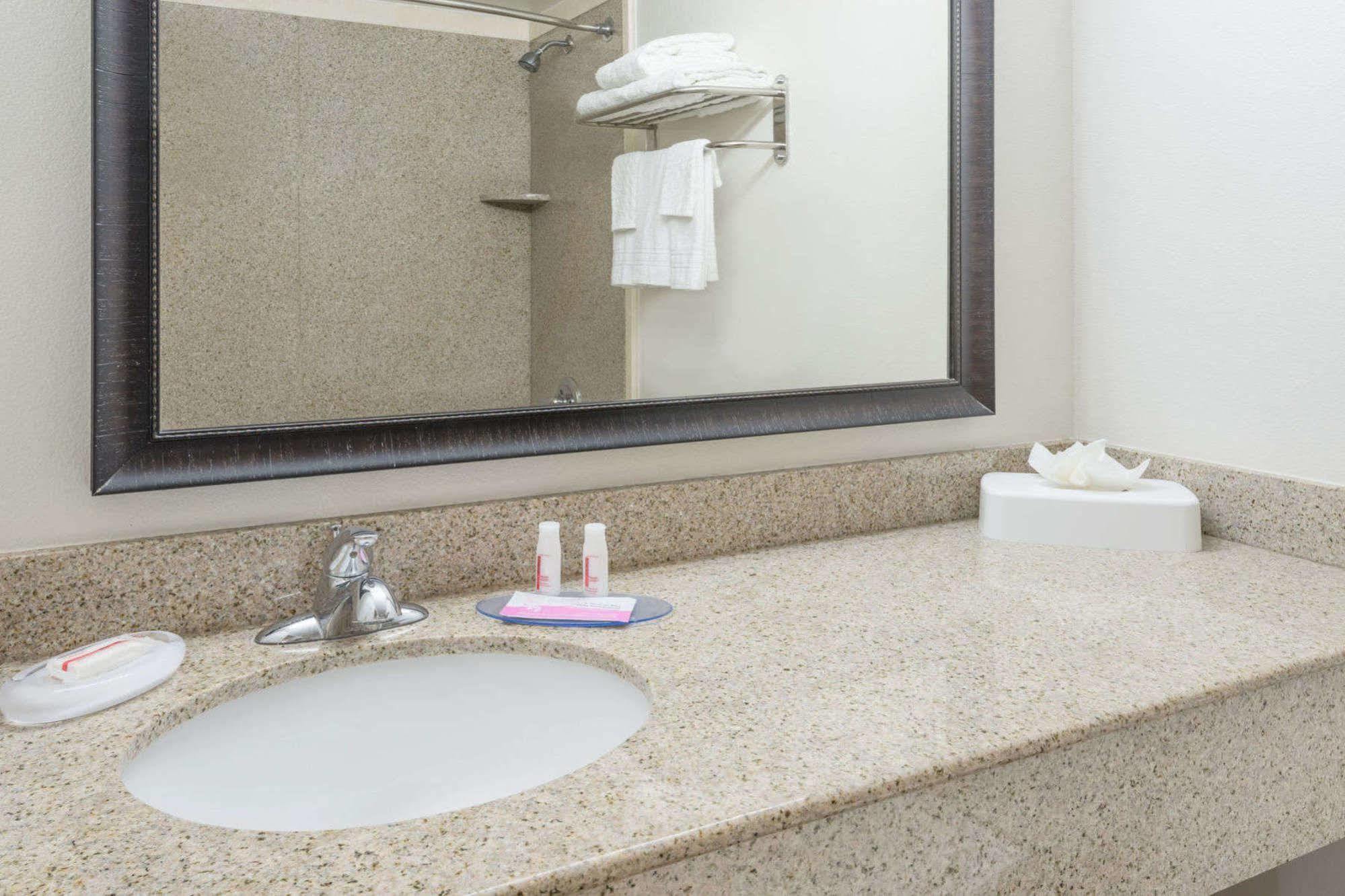 Catoosa Inn & Suites المظهر الخارجي الصورة